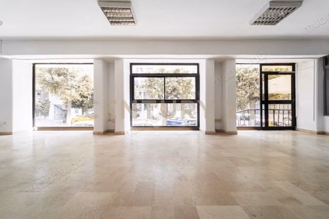 For rent building S0 Lafayette
