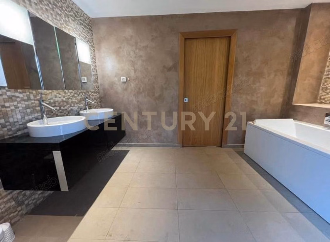 À vendre villa S5 El Menzah 1