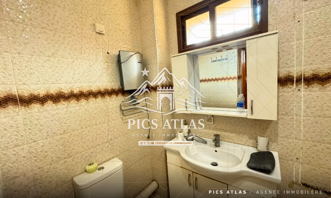 Villa à vendre avec piscine et jardin – Targa, Marrakech