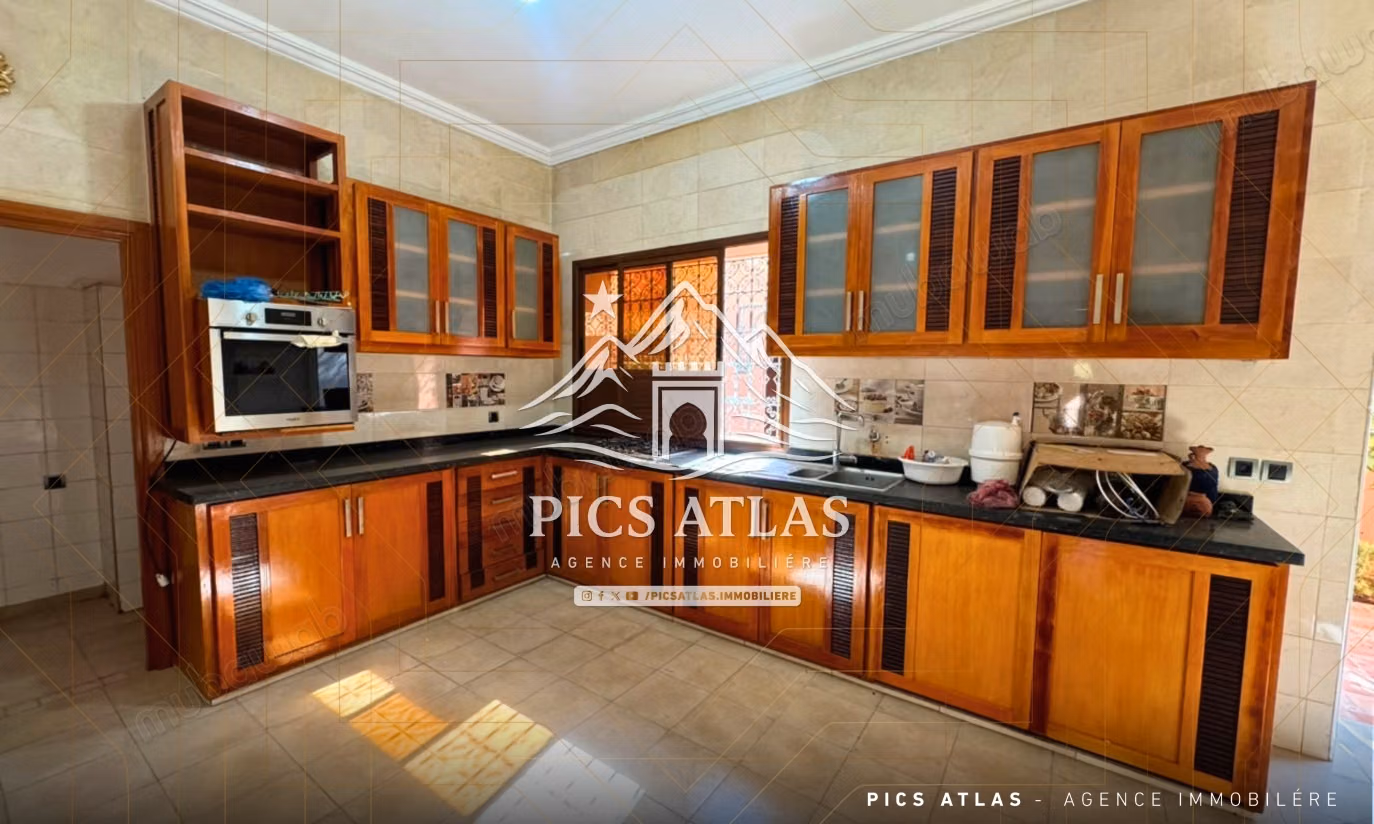 Villa à vendre avec piscine et jardin – Targa, Marrakech
