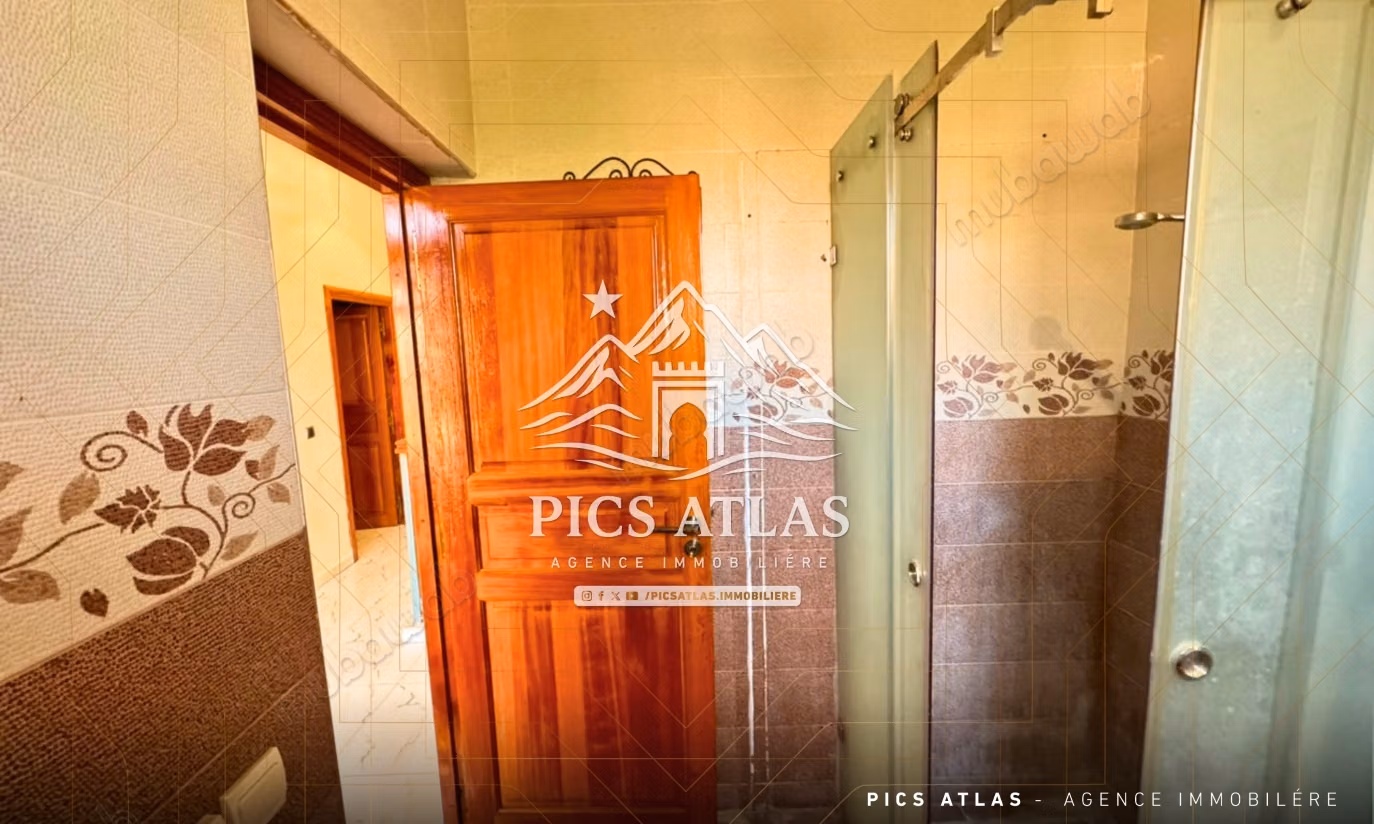 Villa à vendre avec piscine et jardin – Targa, Marrakech