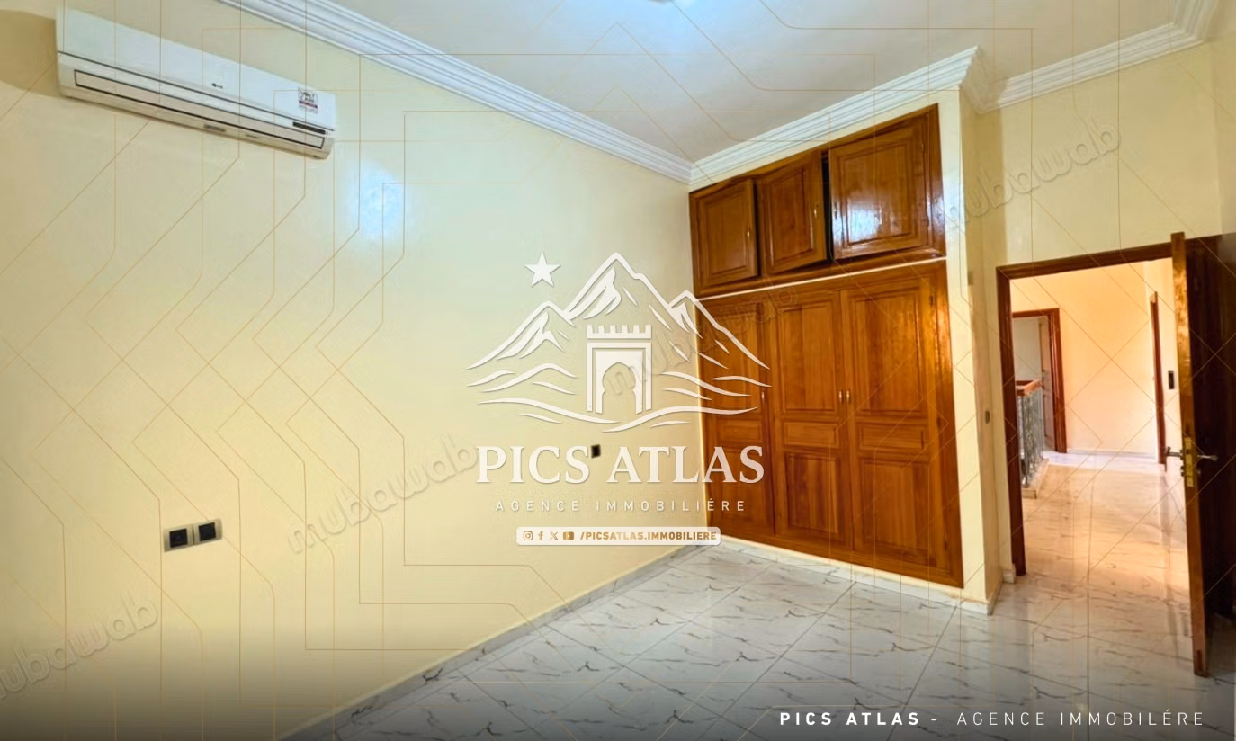Villa à vendre avec piscine et jardin – Targa, Marrakech