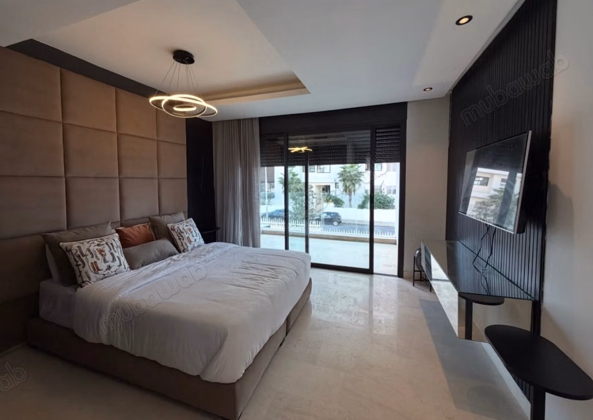 Appartement te huur in Ain Diab. Oppervlakte 167m². Met lift en terras