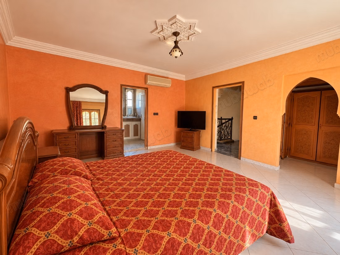 Villa de caractere a ain mezouar piscine, terrasse et beaux volumes