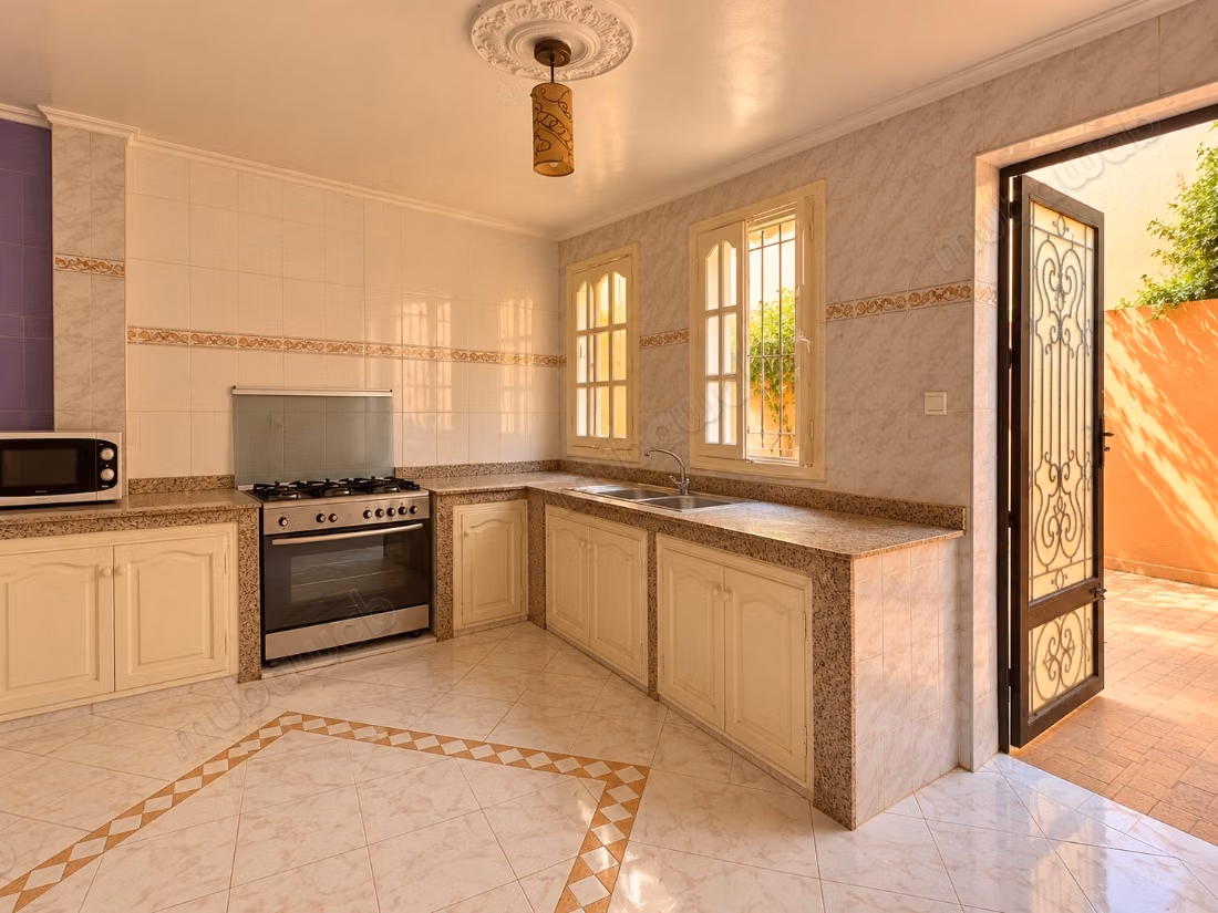 Villa de caractere a ain mezouar piscine, terrasse et beaux volumes