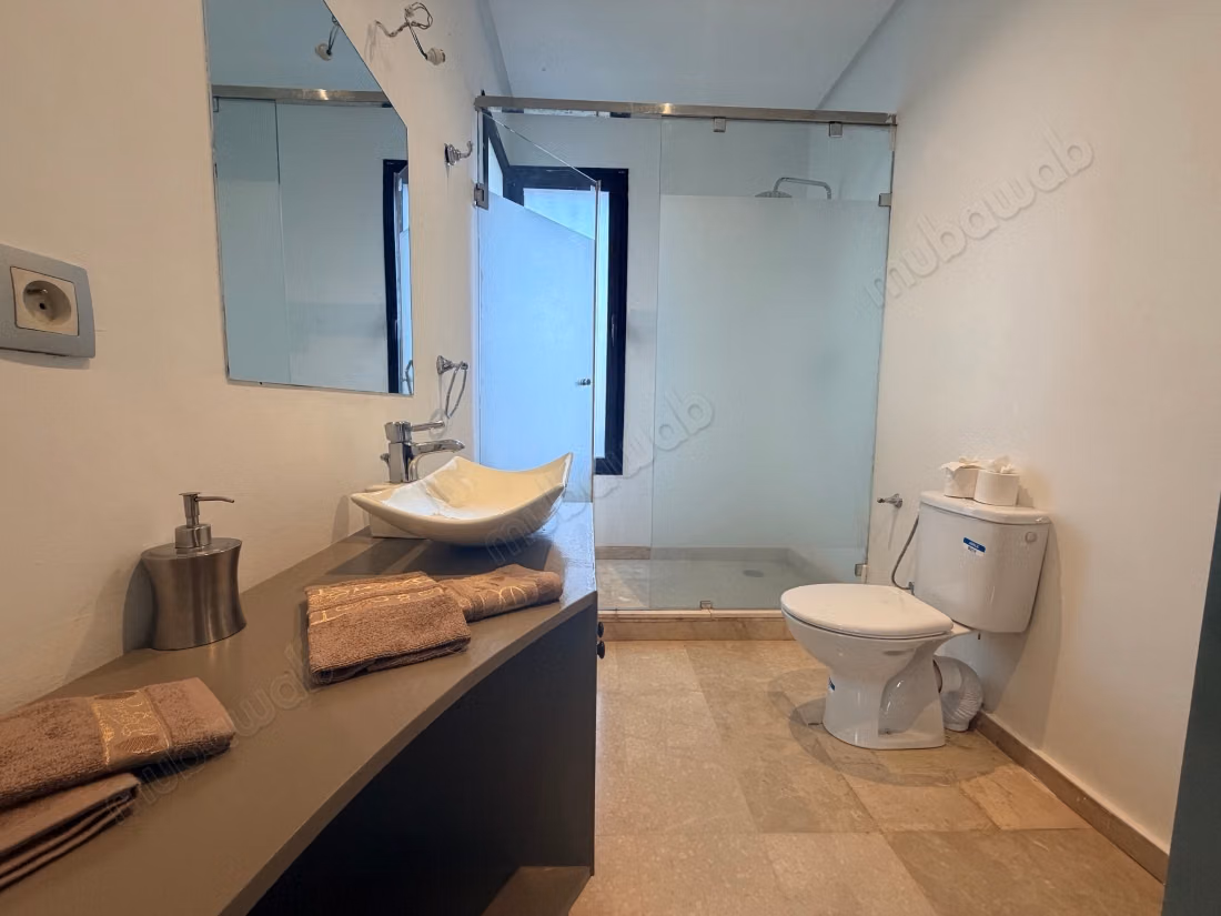 Villa meublée avec piscine et jacuzzi 4 chambres et 3 salles de bains