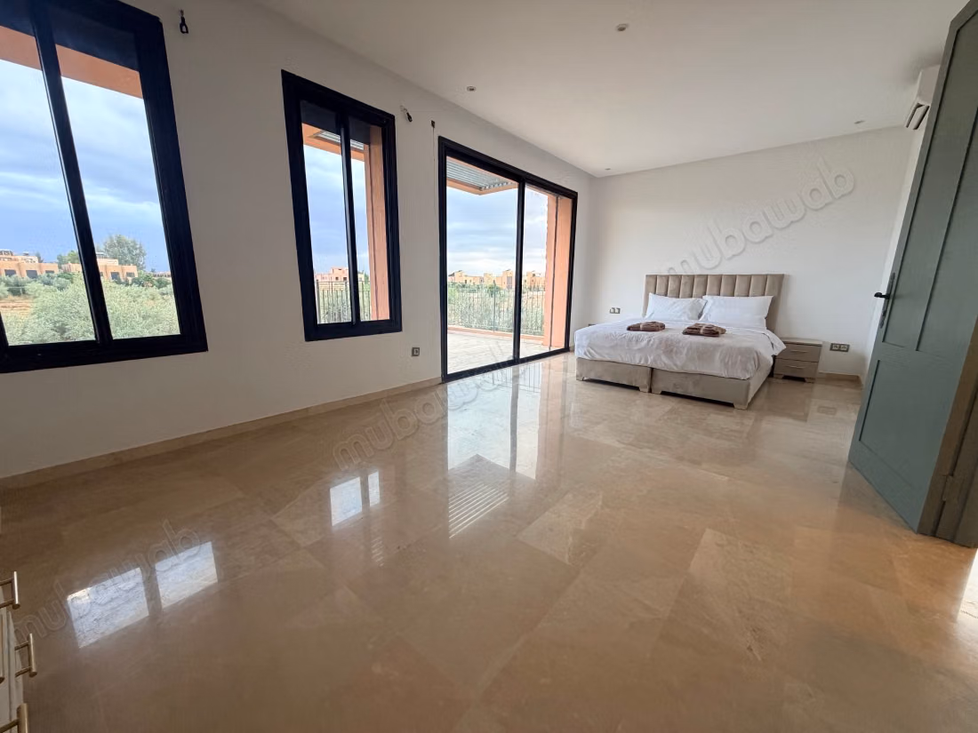 Villa meublée avec piscine et jacuzzi 4 chambres et 3 salles de bains