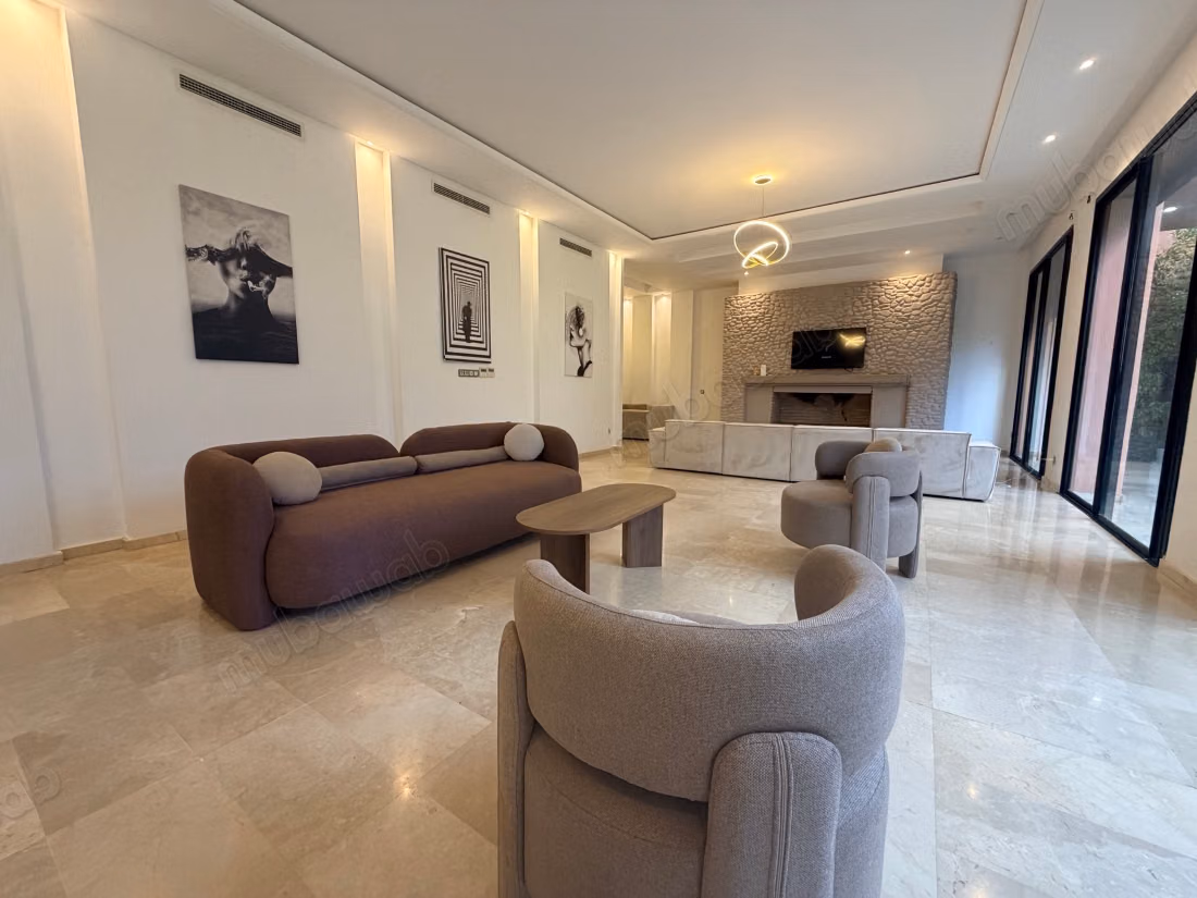 Villa meublée avec piscine et jacuzzi 4 chambres et 3 salles de bains