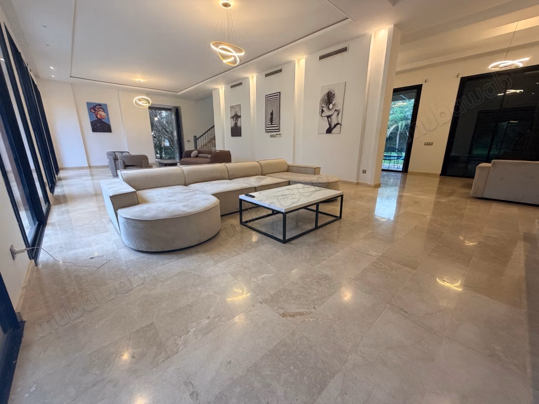 Villa meublée avec piscine et jacuzzi 4 chambres et 3 salles de bains