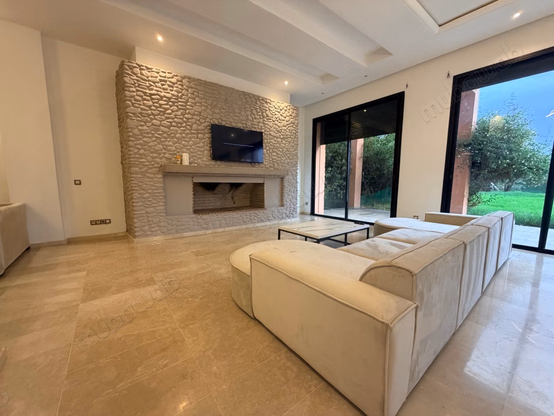 Villa meublée avec piscine et jacuzzi 4 chambres et 3 salles de bains
