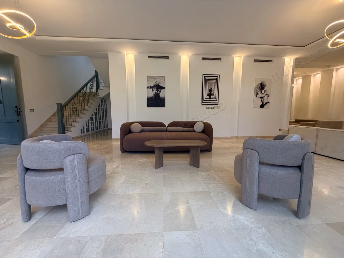 Villa meublée avec piscine et jacuzzi 4 chambres et 3 salles de bains
