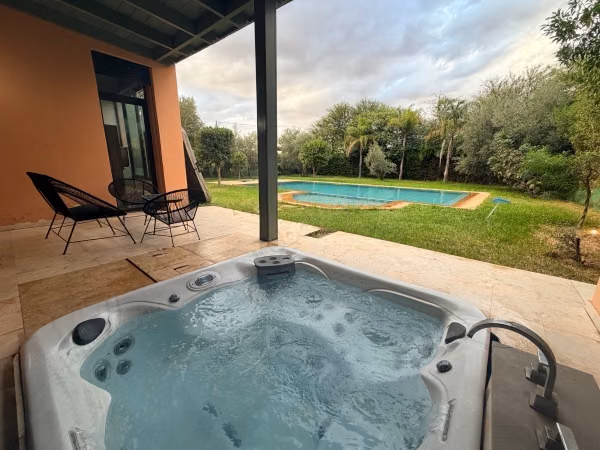 Villa meublée avec piscine et jacuzzi 4 chambres et 3 salles de bains