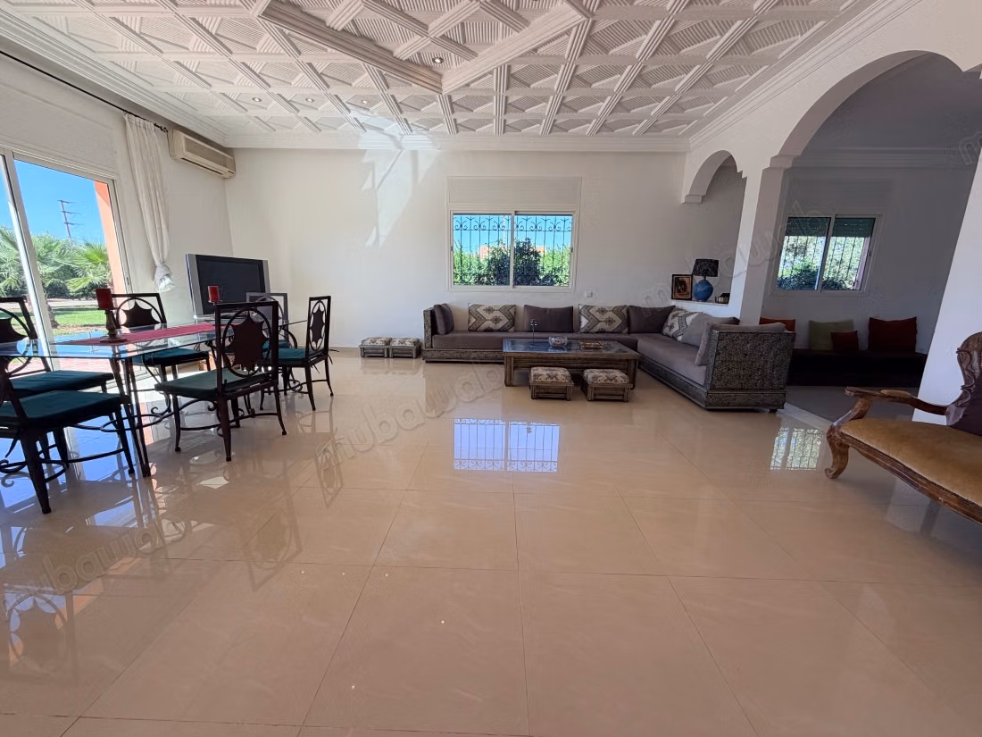 Villa 4 chambres avec entretien inclus piscine et hammam