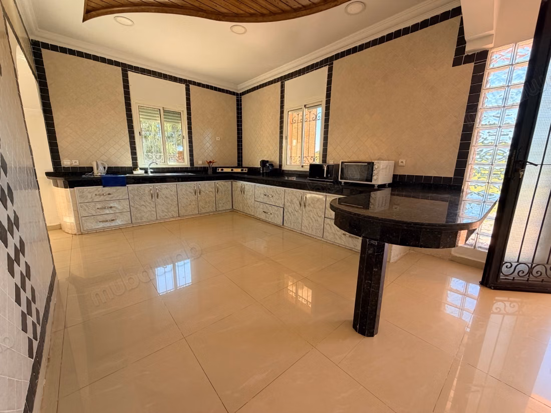 Villa 4 chambres avec entretien inclus piscine et hammam