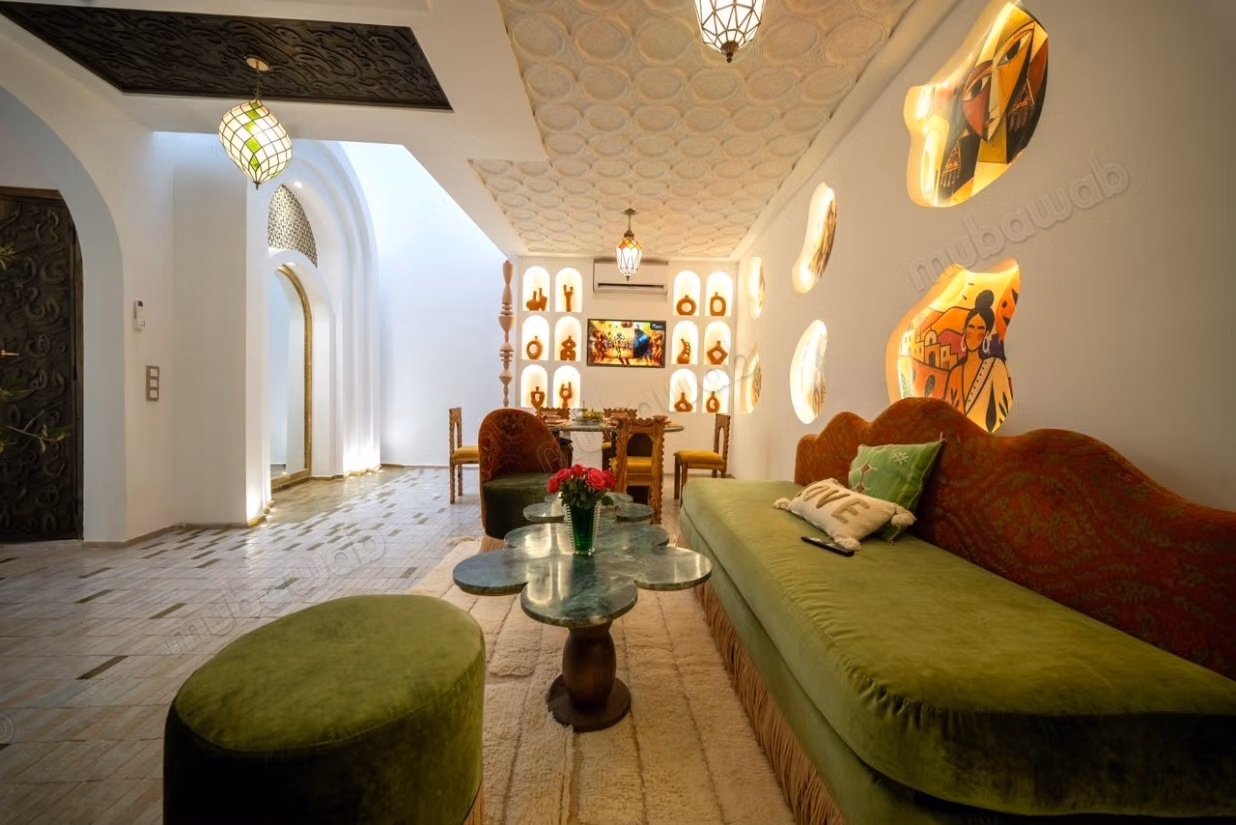 Riad Entièrement Rénové et Meublé à Vendre