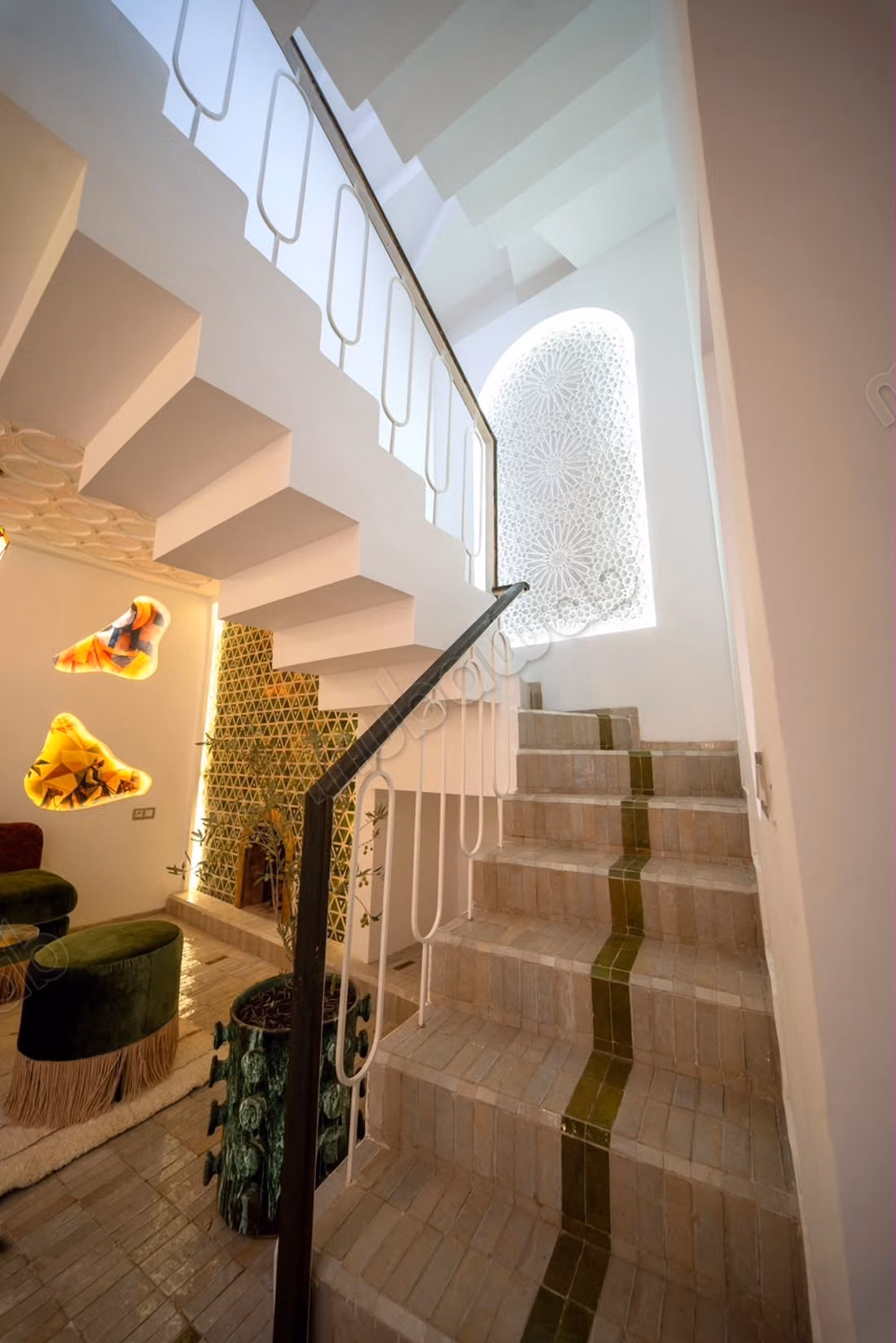 Riad Entièrement Rénové et Meublé à Vendre