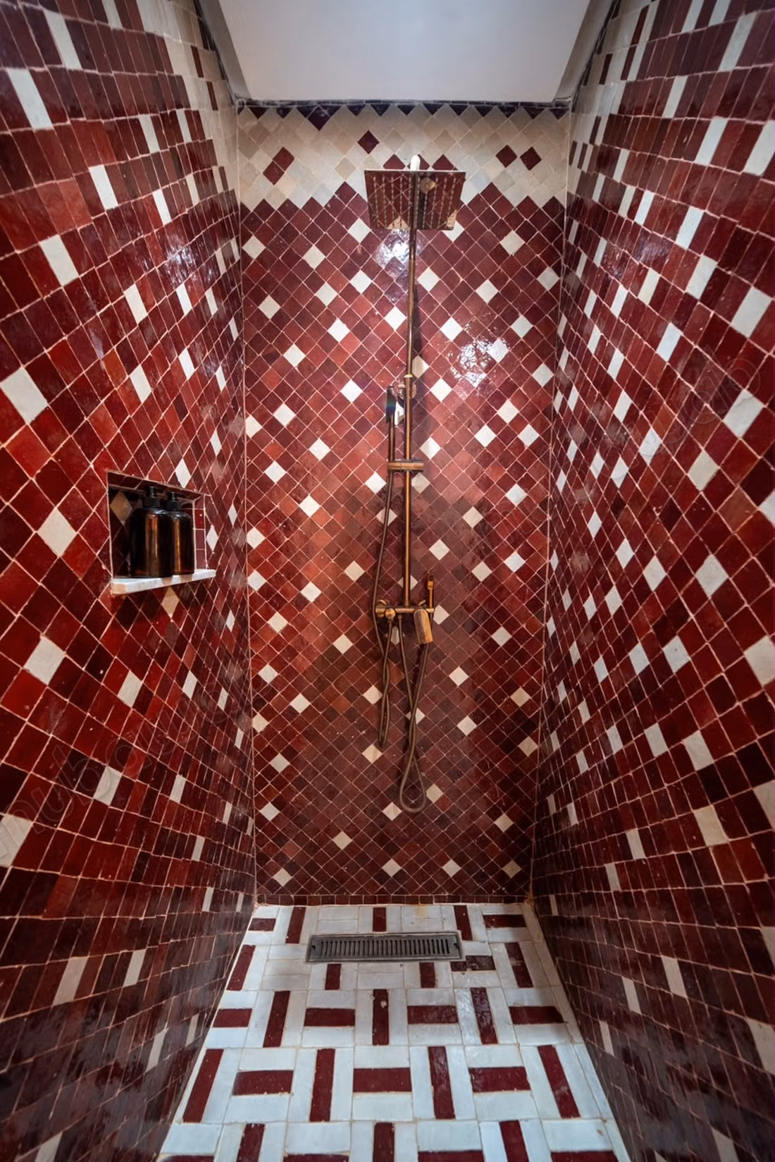 Riad Entièrement Rénové et Meublé à Vendre
