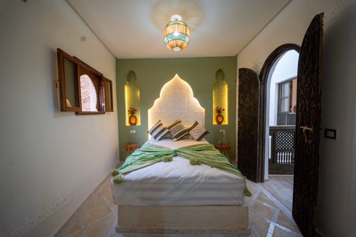 Riad Entièrement Rénové et Meublé à Vendre