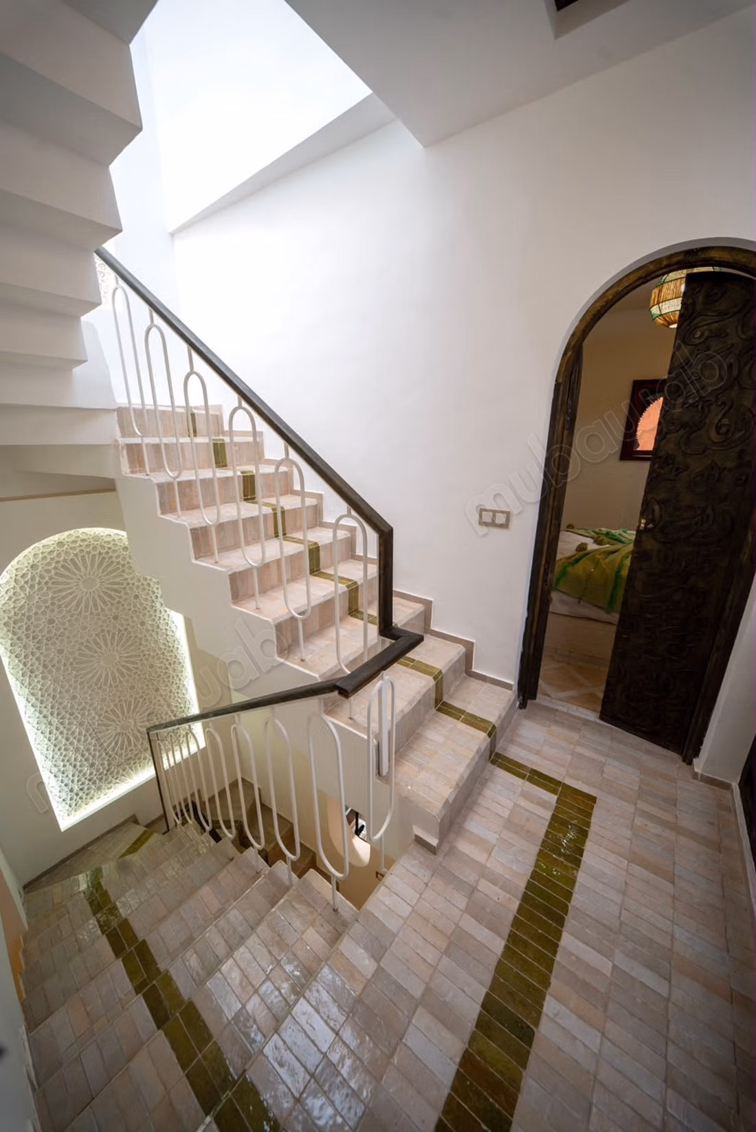 Riad Entièrement Rénové et Meublé à Vendre