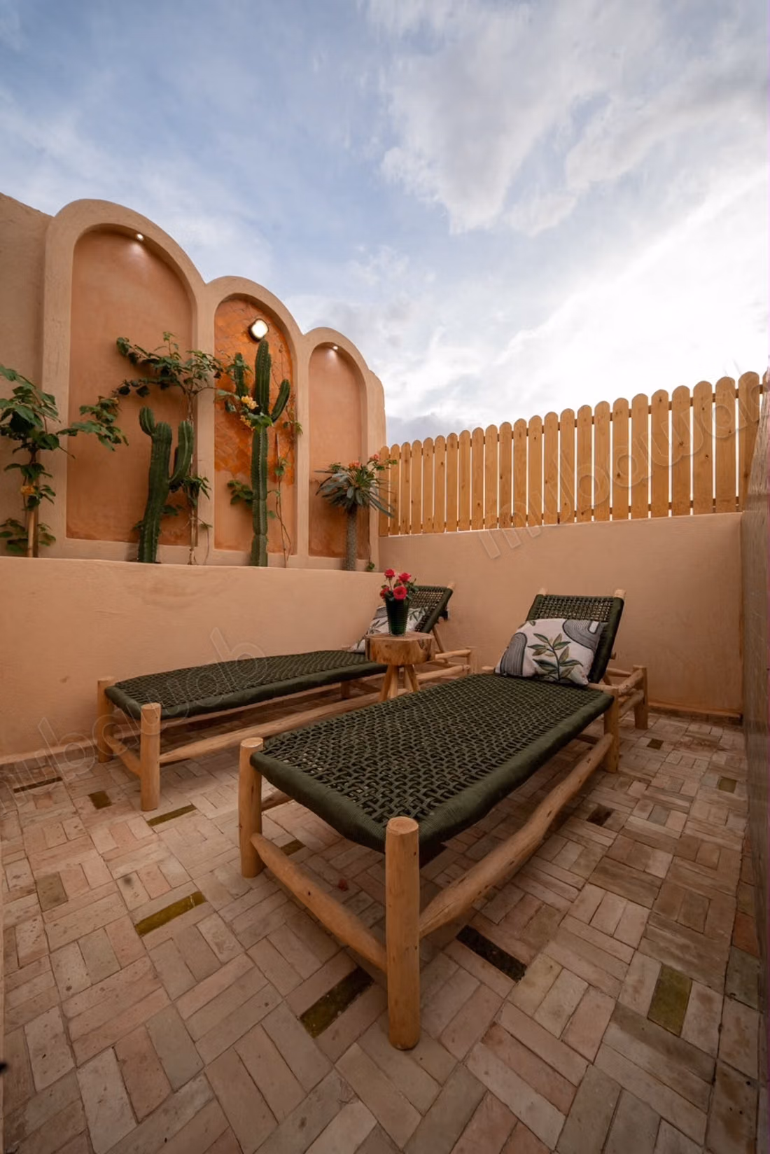 Riad Entièrement Rénové et Meublé à Vendre
