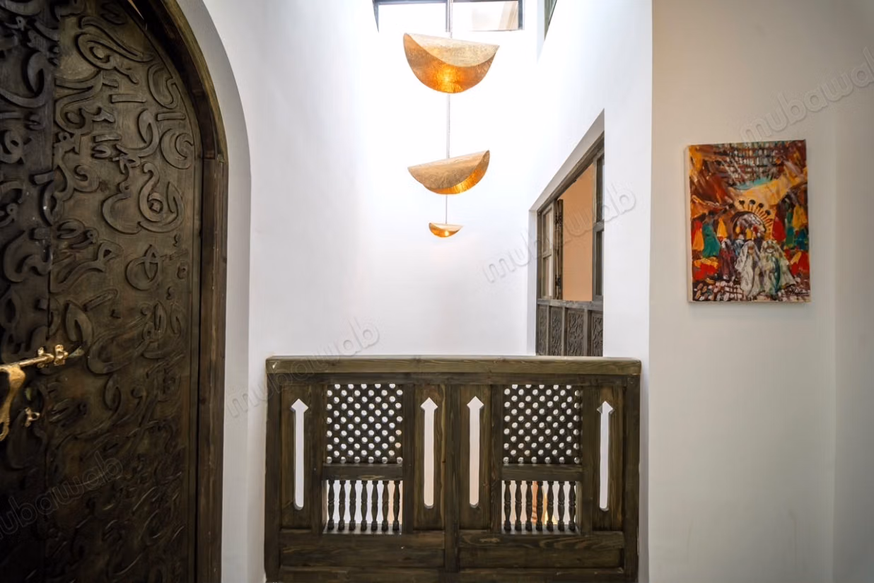 Riad Entièrement Rénové et Meublé à Vendre