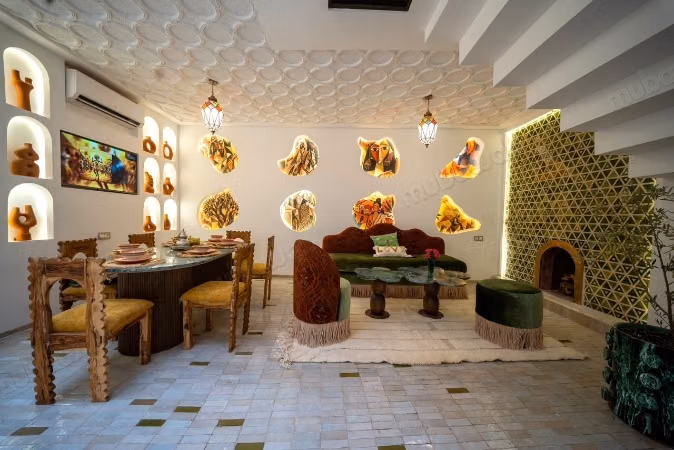 Riad Entièrement Rénové et Meublé à Vendre