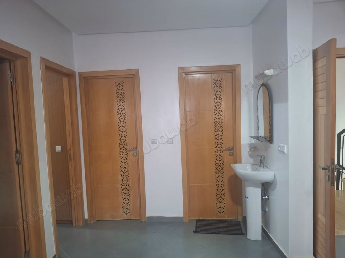 À vendre – maison avec magasin et 2 appartements