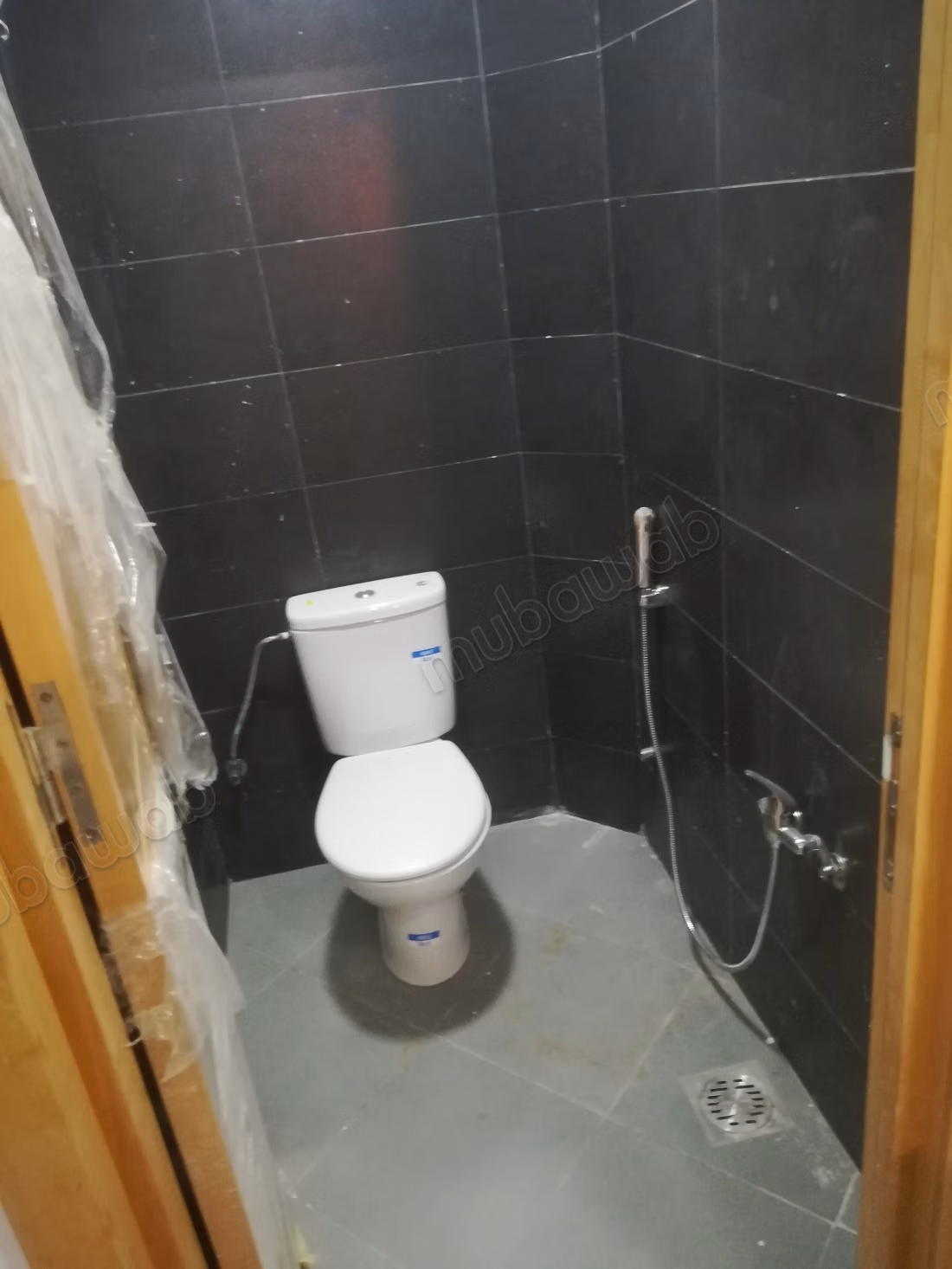 À vendre – maison avec magasin et 2 appartements