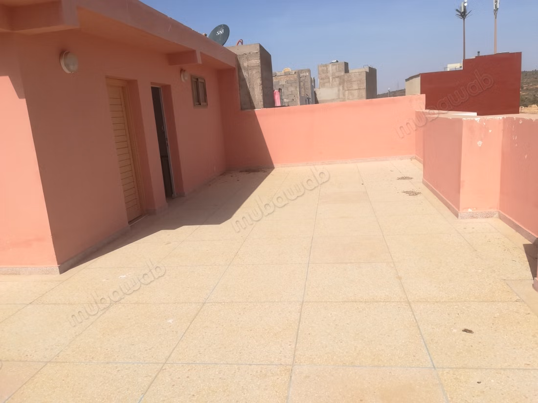 À vendre – maison avec magasin et 2 appartements