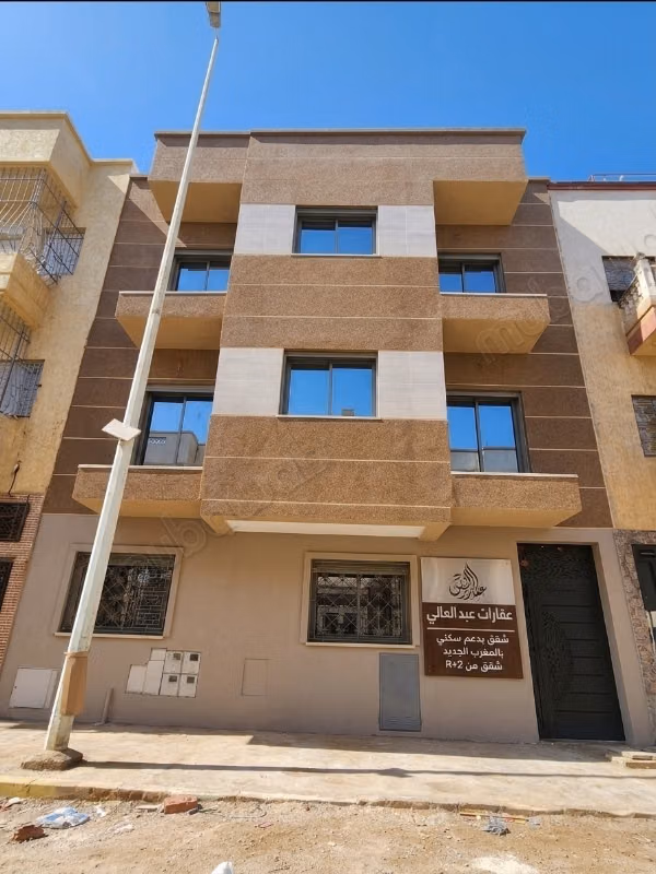 Appartement à vendre à Larache. Superficie totale de 86 m². Fenêtres avec double vitrage et porte sécurisée