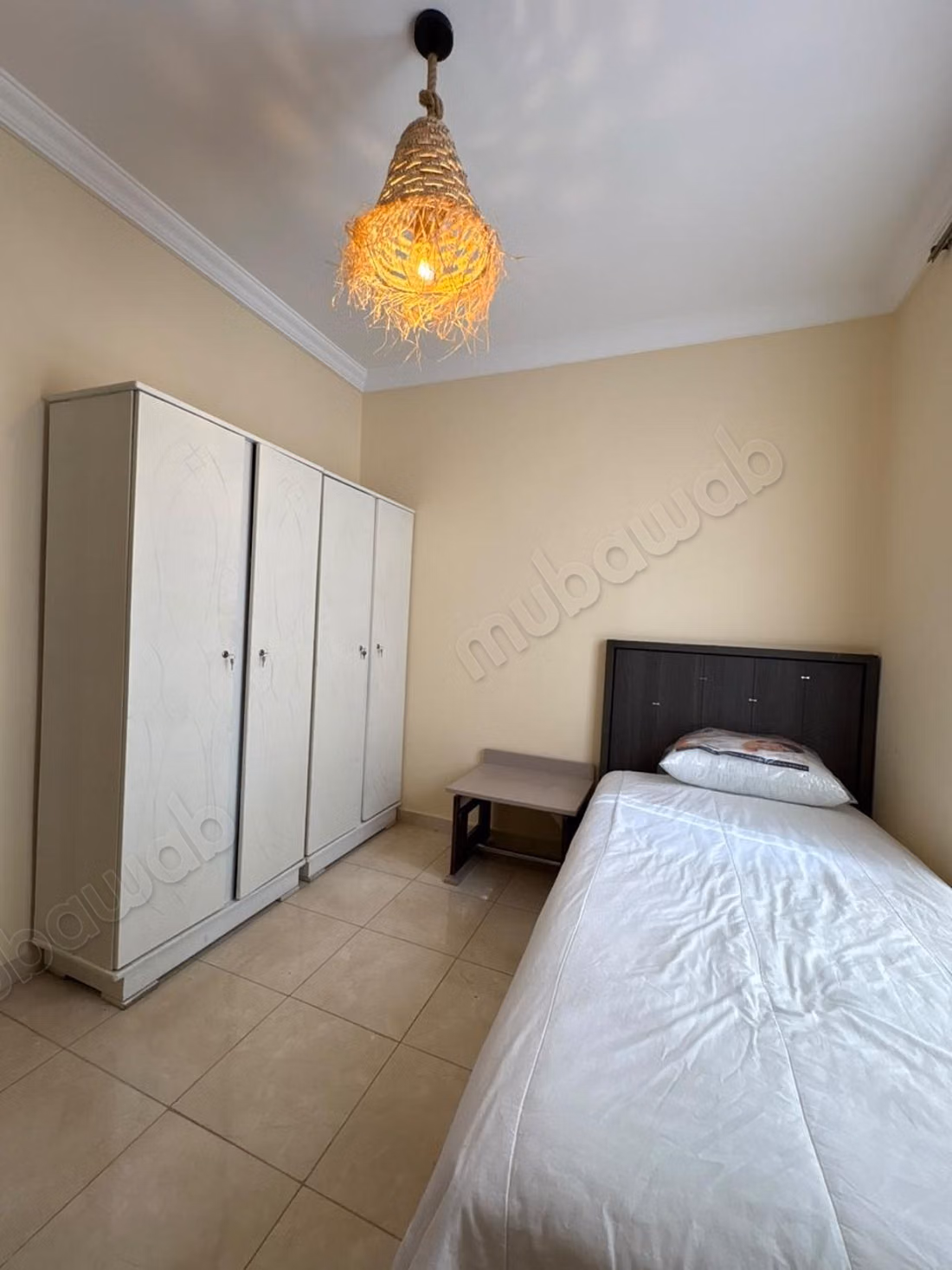 Appartement en location à Hay Mabrouka. 
2 chambres. 
Cuisine bien équipée