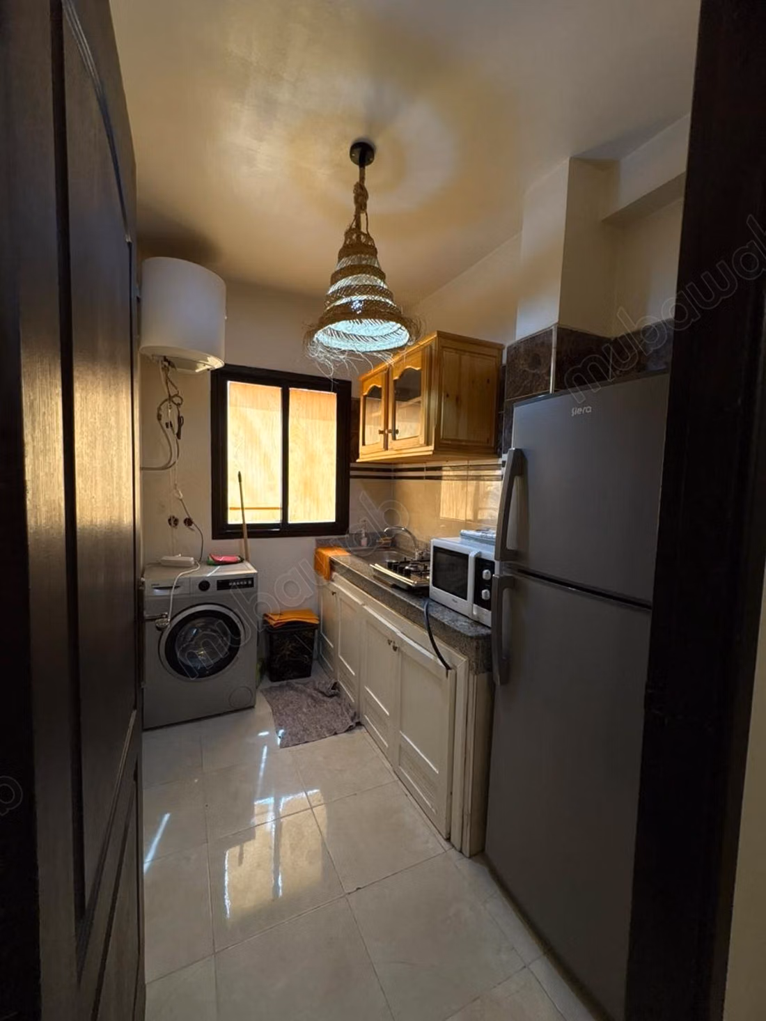Appartement en location à Hay Mabrouka. 
2 chambres. 
Cuisine bien équipée