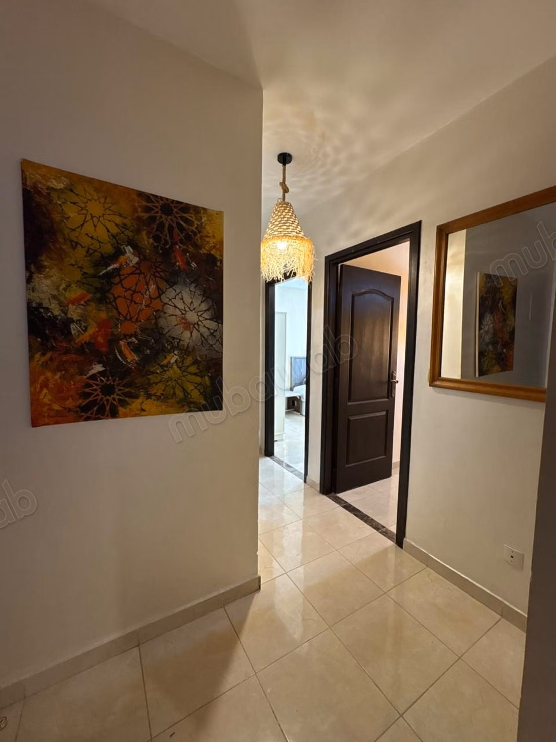 Appartement en location à Hay Mabrouka. 
2 chambres. 
Cuisine bien équipée
