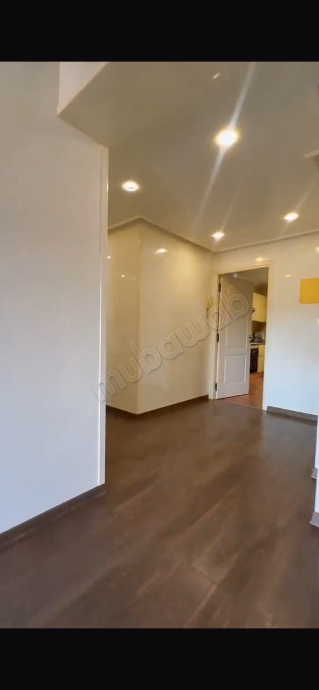 Bel appartement à louer au centre-ville. Superficie totale de 130 m². Meublé