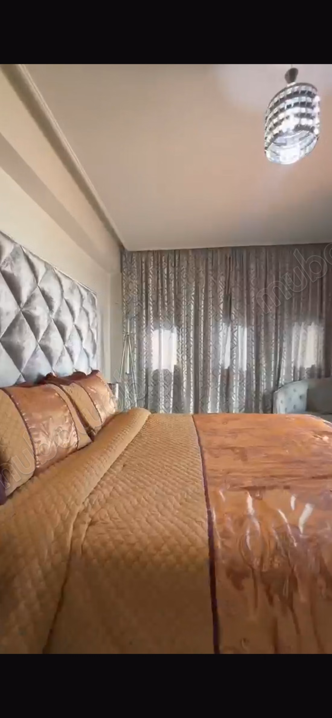 Bel appartement à louer au centre-ville. Superficie totale de 130 m². Meublé