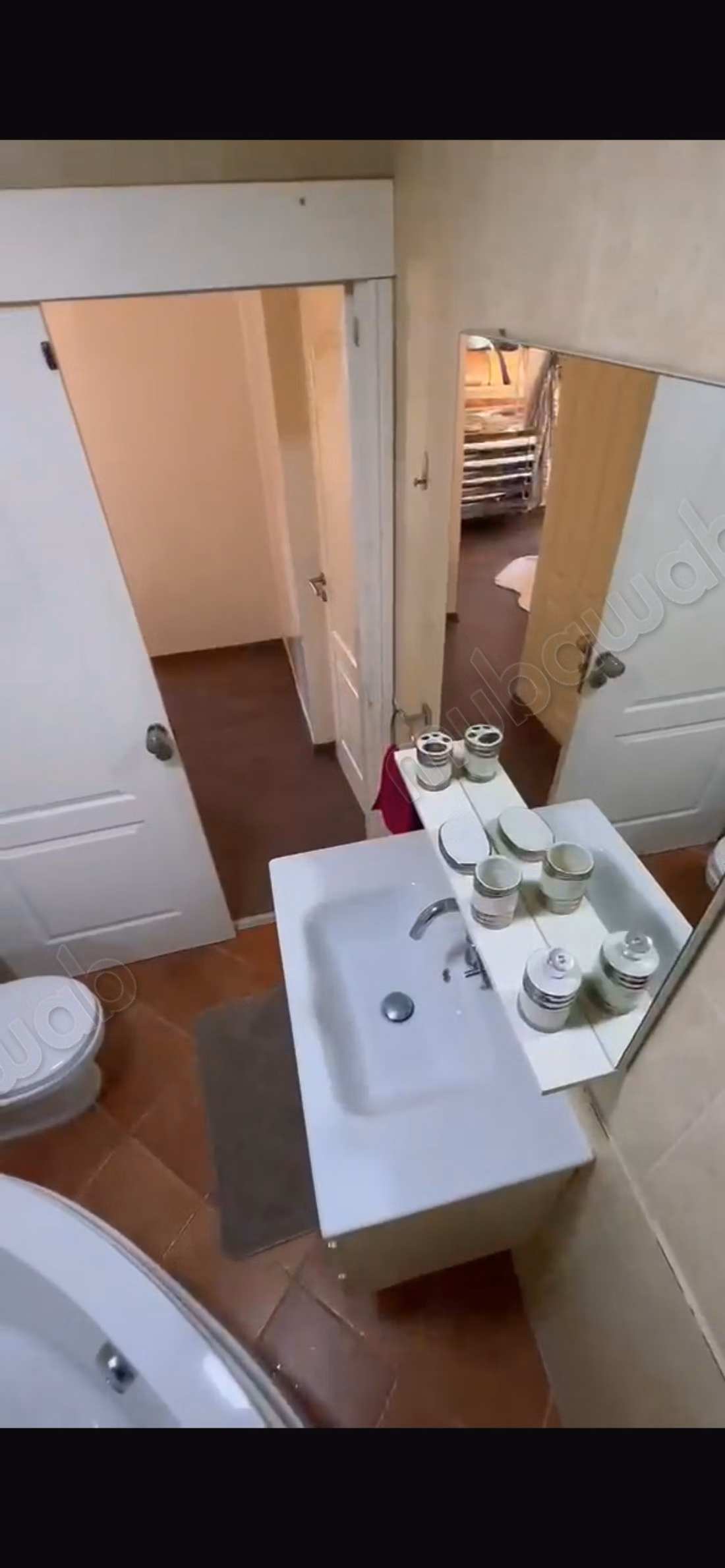 Bel appartement à louer au centre-ville. Superficie totale de 130 m². Meublé