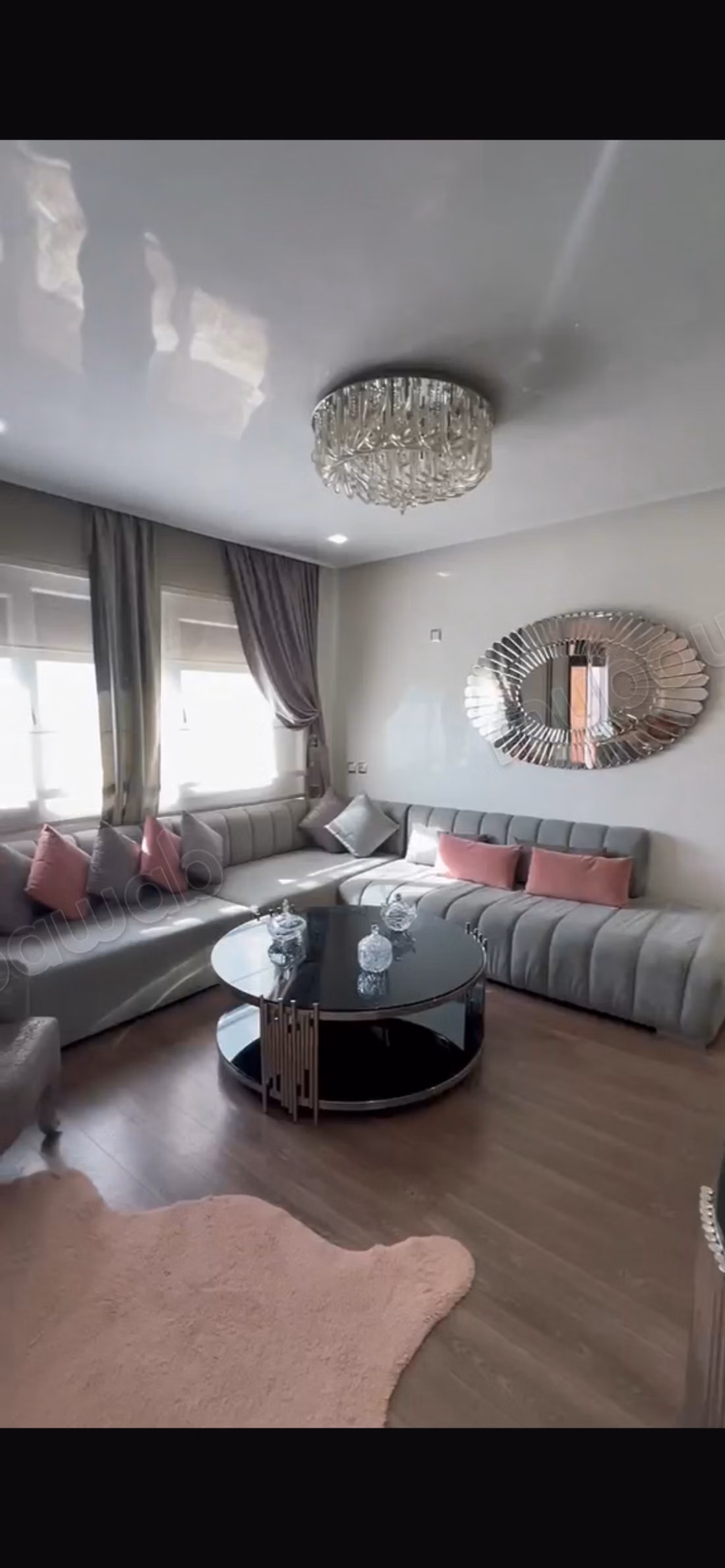 Bel appartement à louer au centre-ville. Superficie totale de 130 m². Meublé