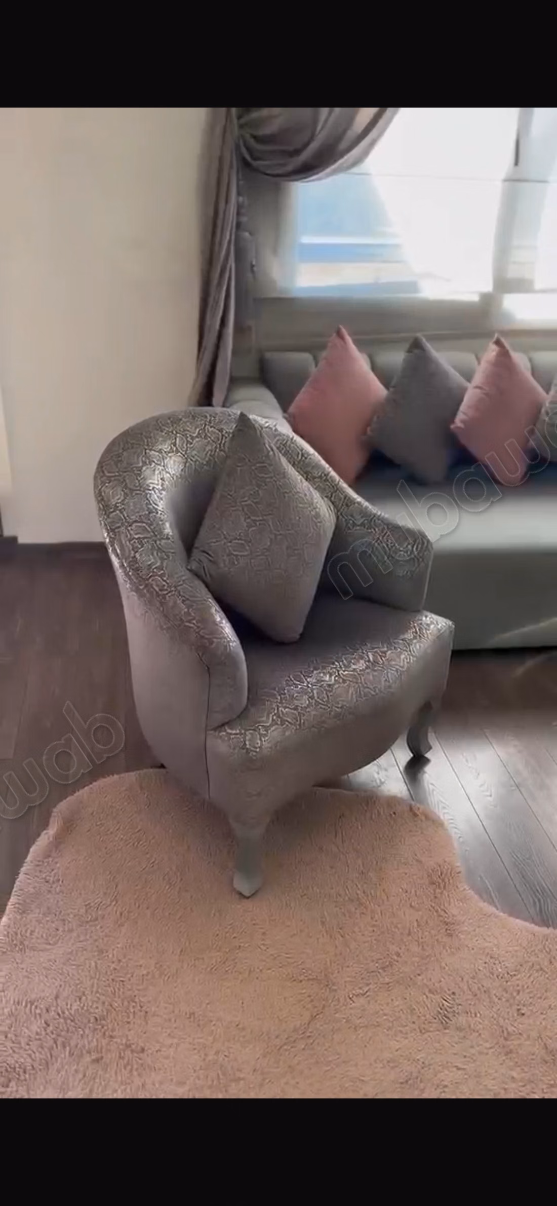Bel appartement à louer au centre-ville. Superficie totale de 130 m². Meublé
