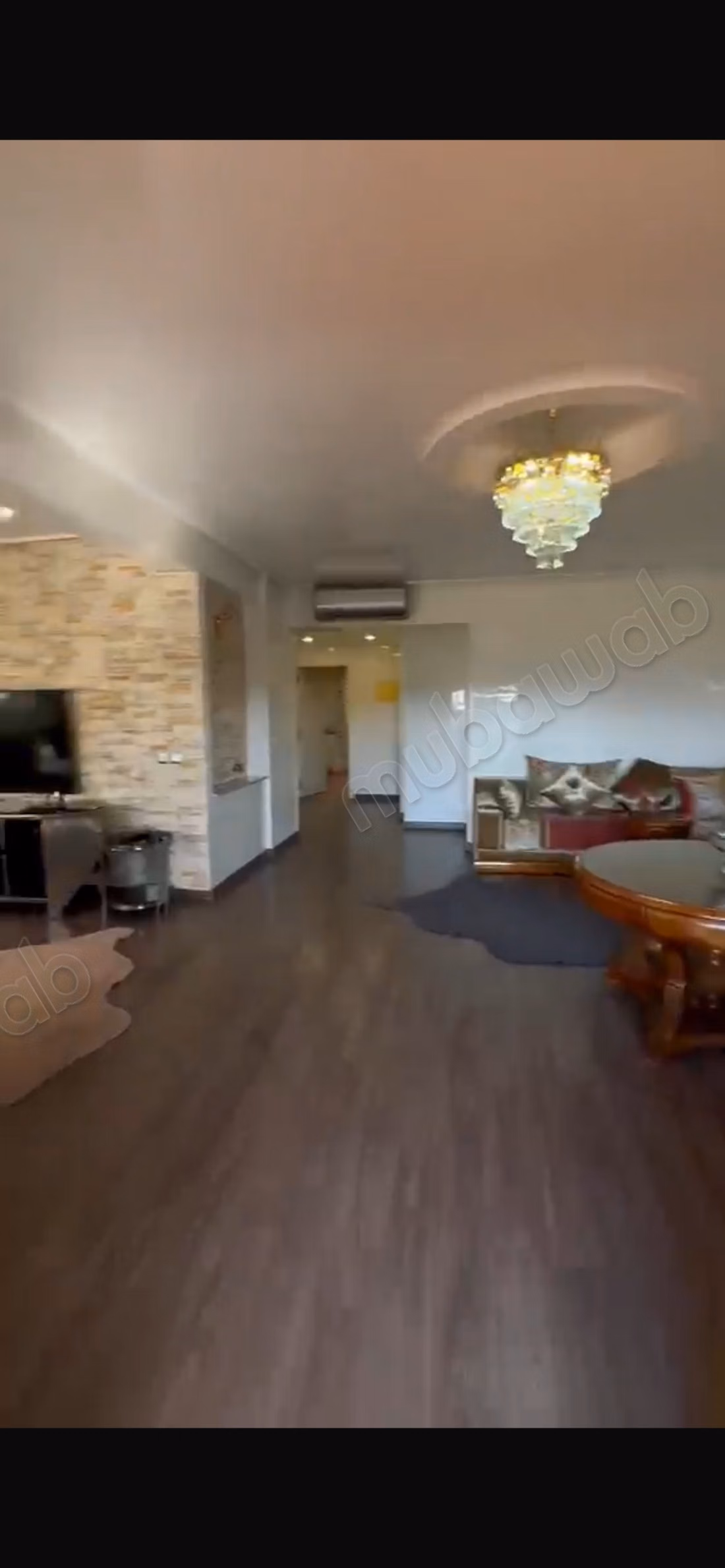 Bel appartement à louer au centre-ville. Superficie totale de 130 m². Meublé