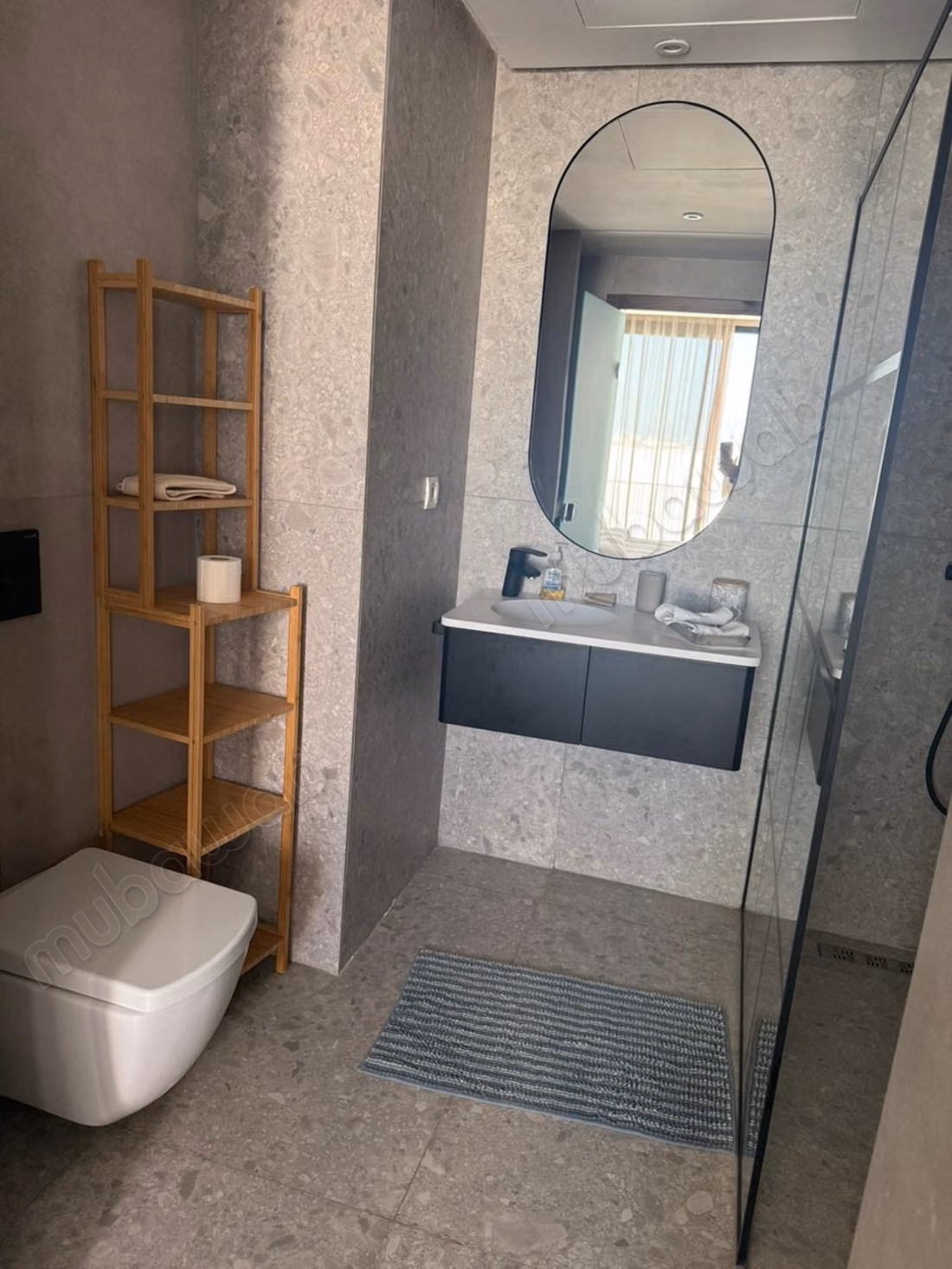 Bel appartement en location à Oasis.
Superficie 50 m².
Meublé