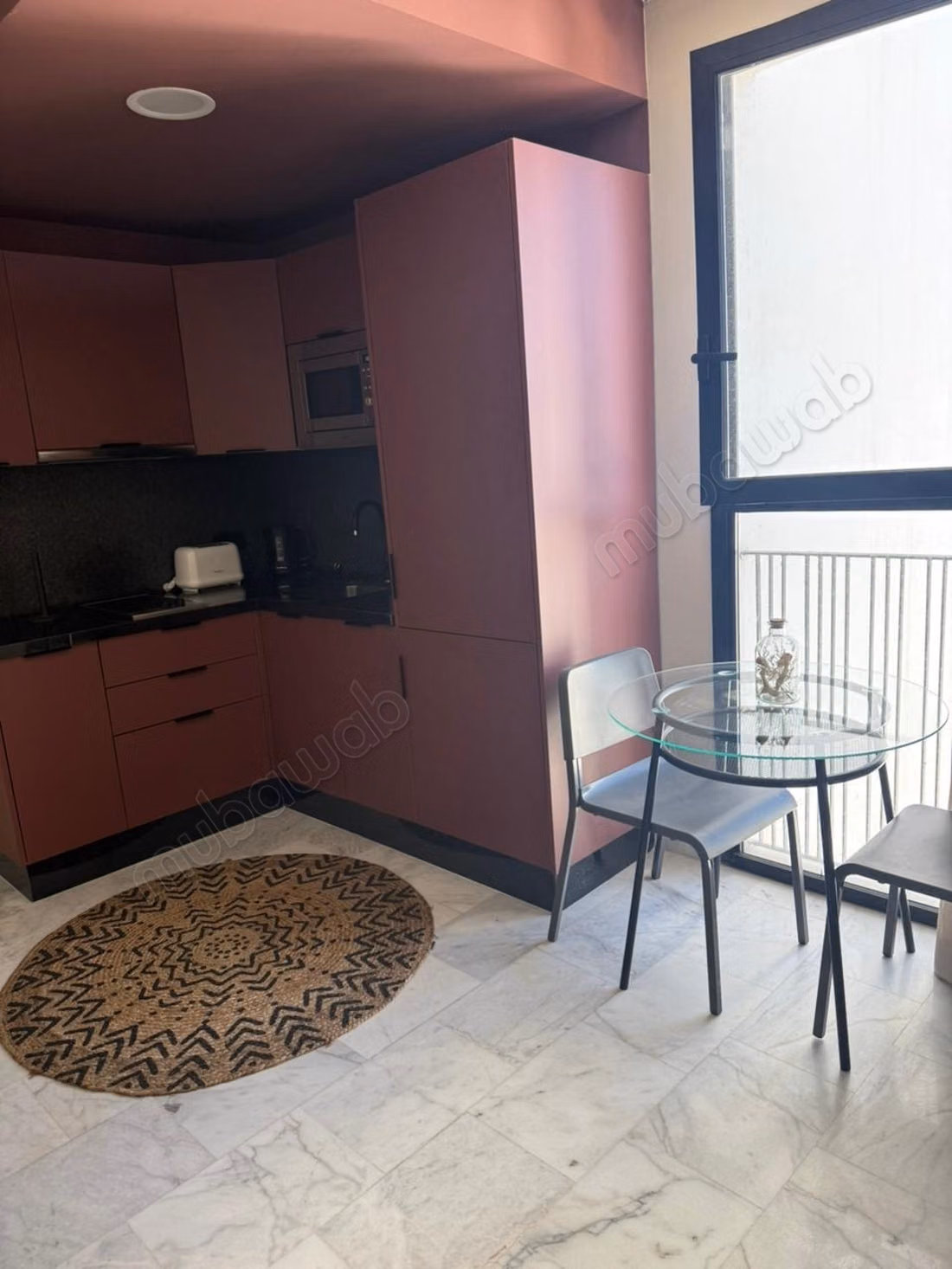 Bel appartement en location à Oasis.
Superficie 50 m².
Meublé
