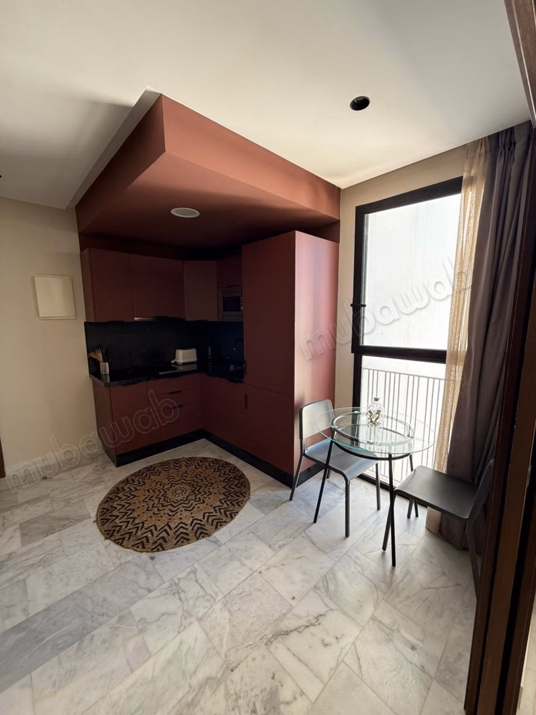 Bel appartement en location à Oasis.
Superficie 50 m².
Meublé