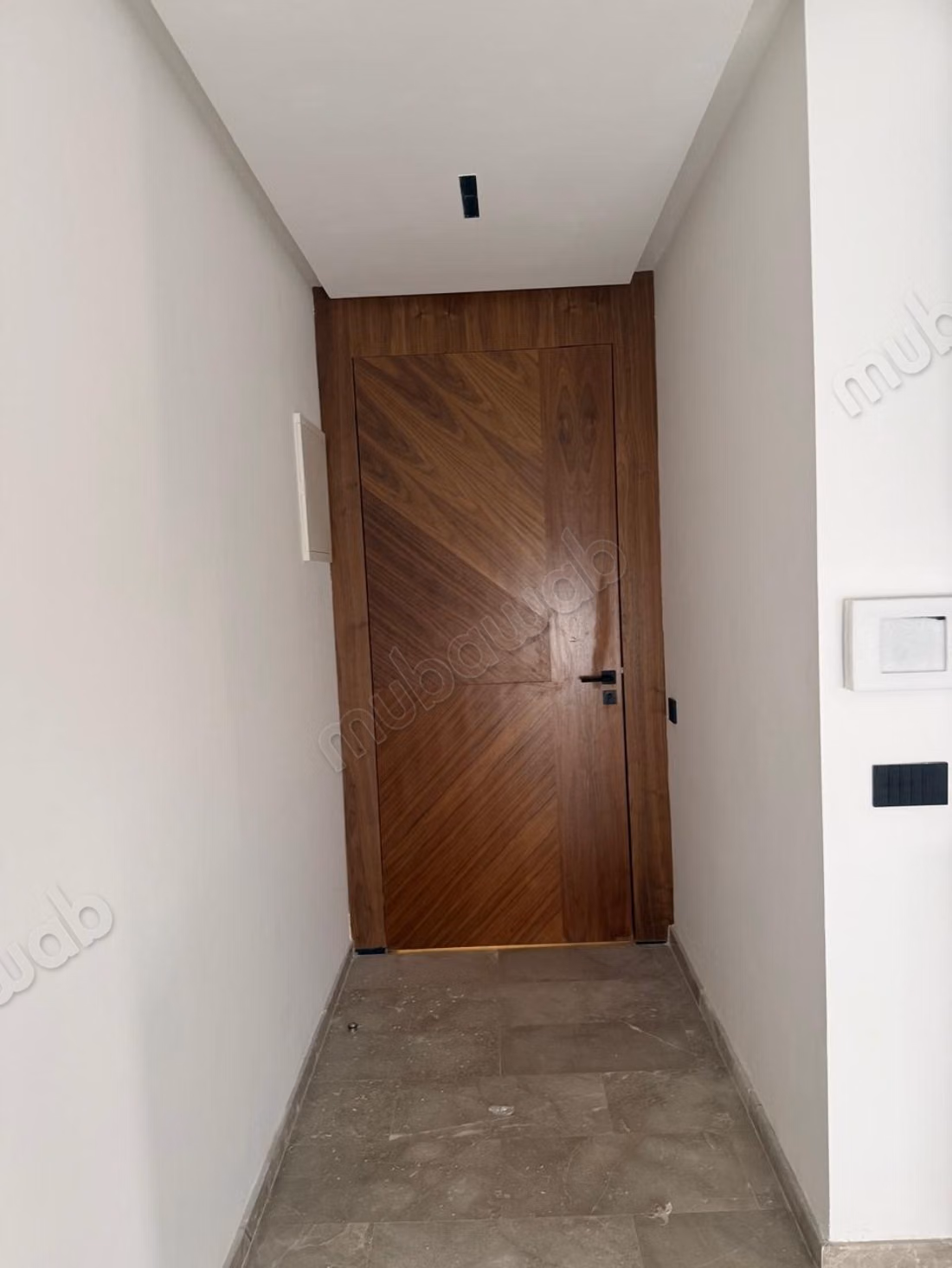 Mooi appartement te huur in Gauthier. 2 kamers. Satellietschotel, beveiligde residentie