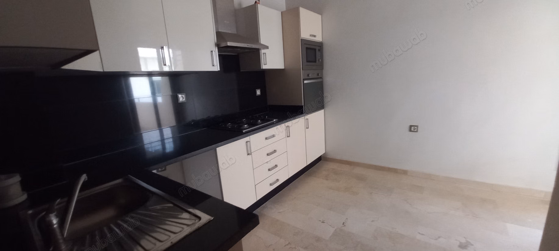 Appartement neuf à vendre à Franceville. 3 pièces confortables. Prestation de conciergerie, air conditionné