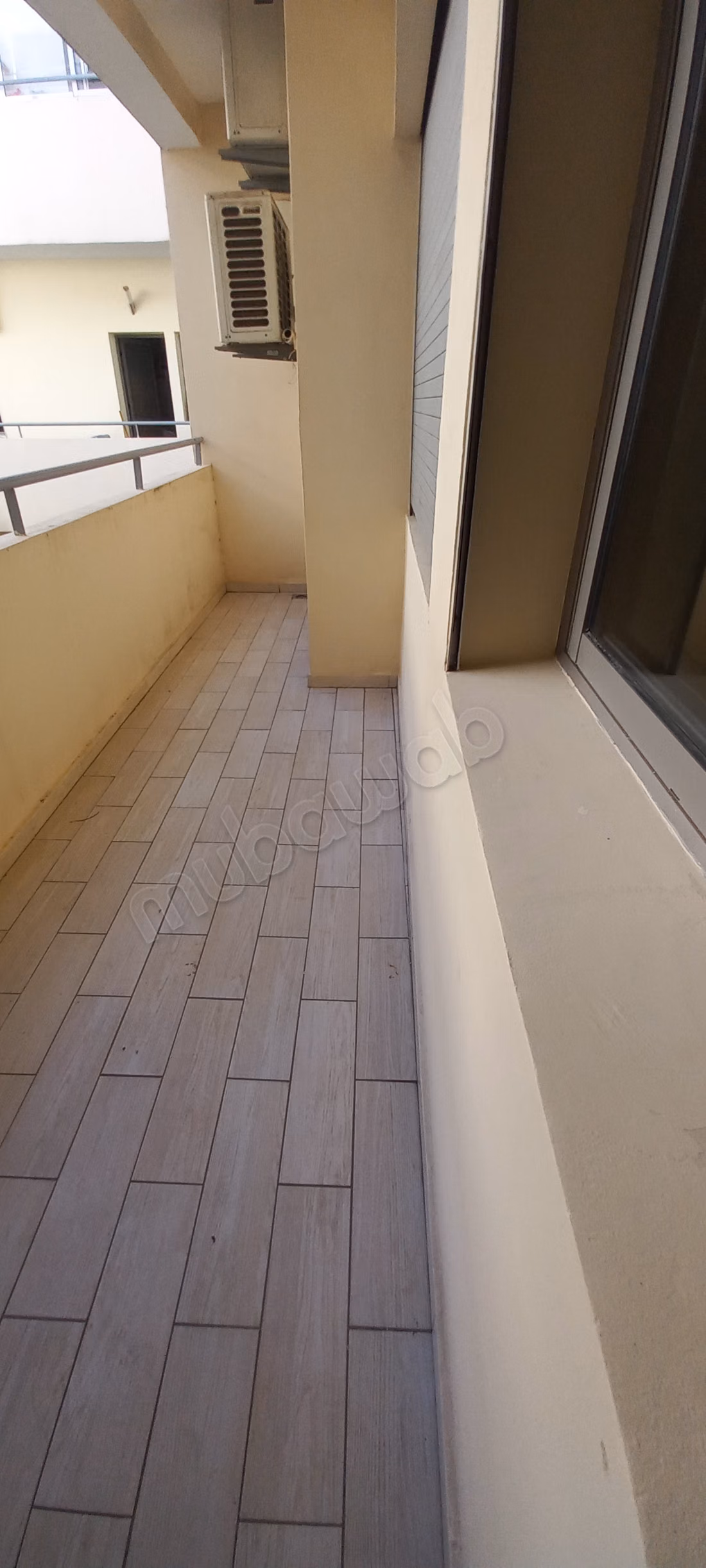 Appartement neuf à vendre à Franceville. 3 pièces confortables. Prestation de conciergerie, air conditionné