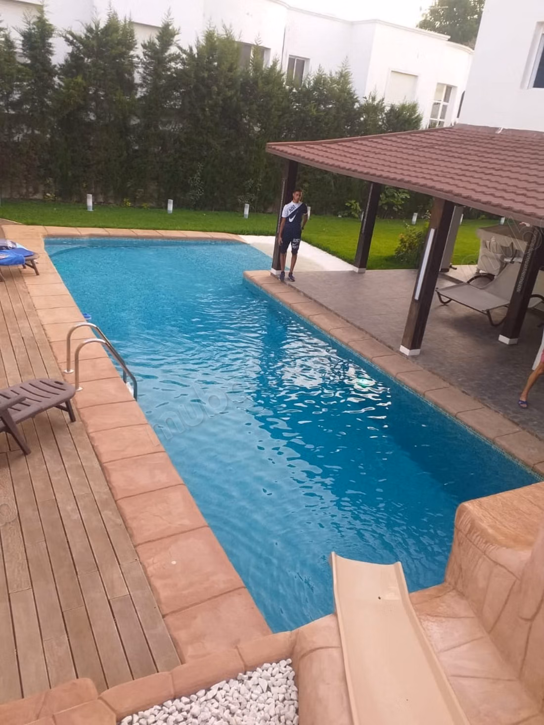 Maison de luxe à vendre à M'Diq. Superficie totale de 250 m². Meublé