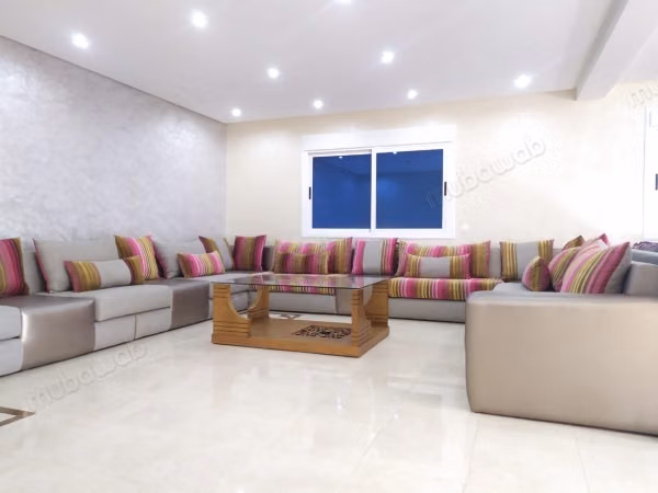 Maison de luxe à vendre à M'Diq. Superficie totale de 250 m². Meublé