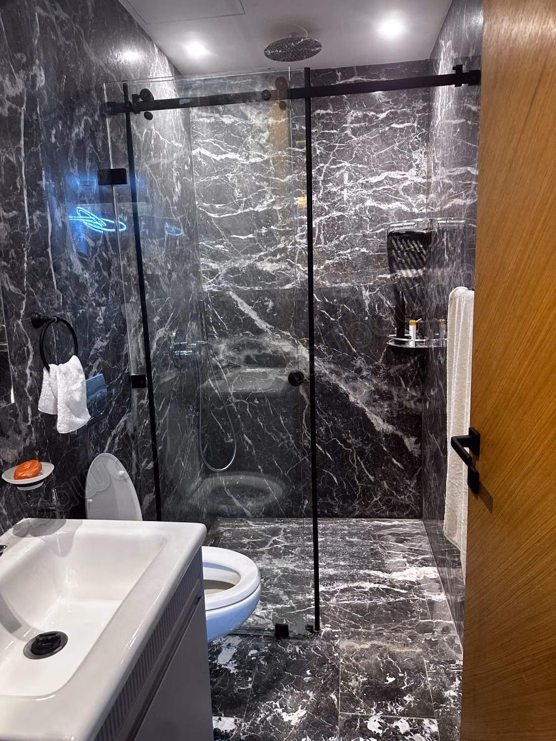 Superbe appartement à louer à Al-Izdihar. Superficie totale 70 m². Meublé