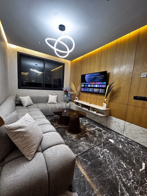 Superbe appartement à louer à Al-Izdihar. Superficie totale 70 m². Meublé