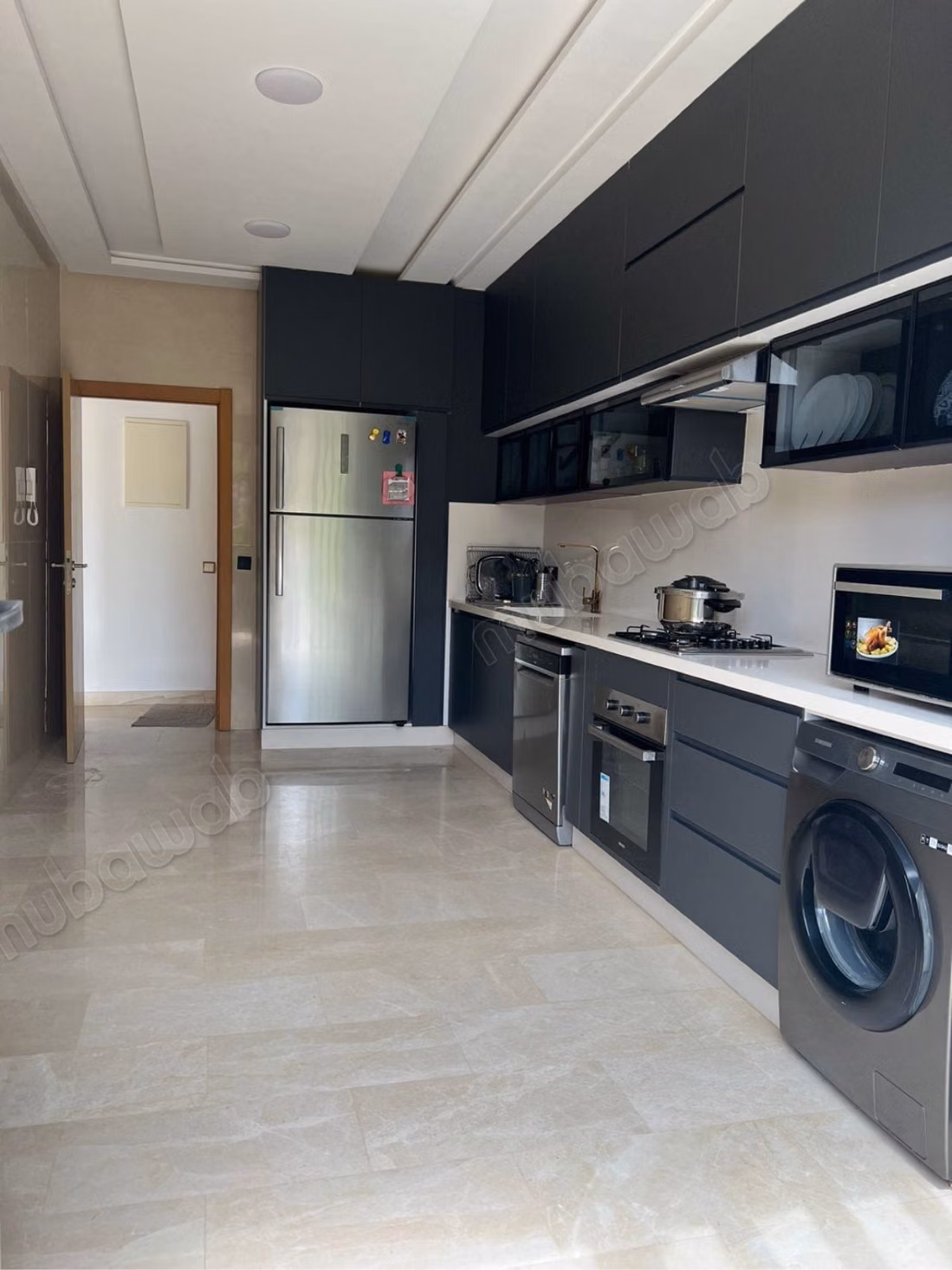 Maison de haut standing à vendre à Dar Bouazza.
Surface de 260 m².
Climatisation et piscine